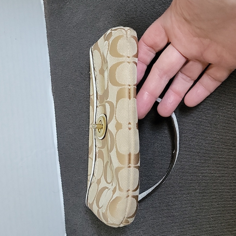Coach signature C wristlet - Picture 5 of 13